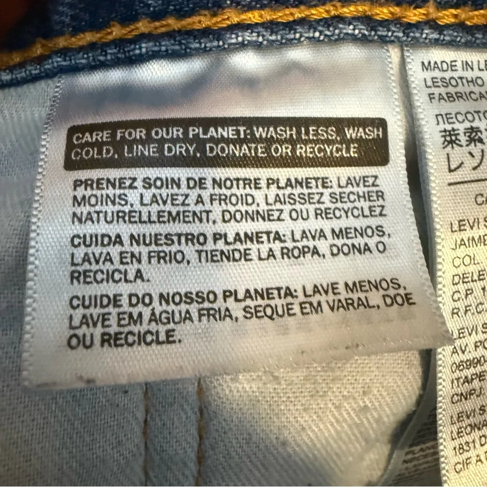 Levi's 550 Relaxed Fit Tapered Leg Jeans Blue Wash Denim Mens Size 42x32